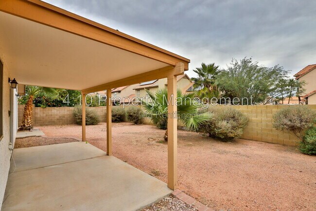 Building Photo - 4230 E Woodland Dr