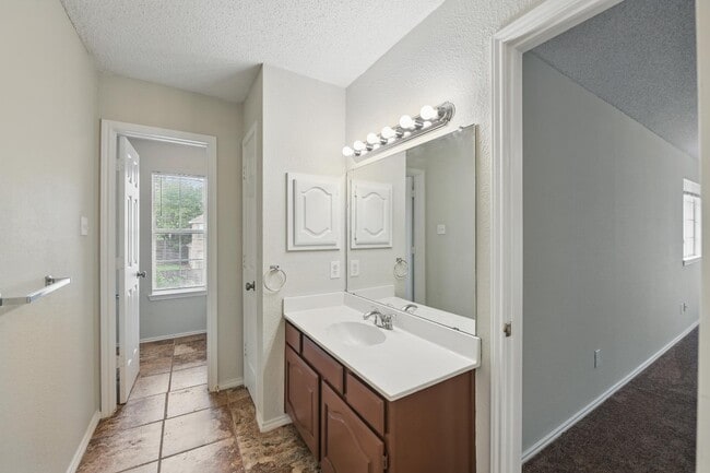 Building Photo - 2521 Timber Ridge Ln