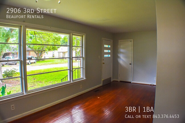 Building Photo - 2906 3rd St