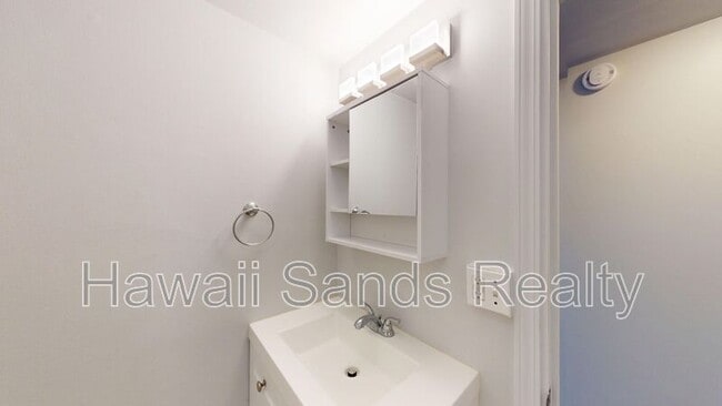 Building Photo - 2050 Nuuanu Ave