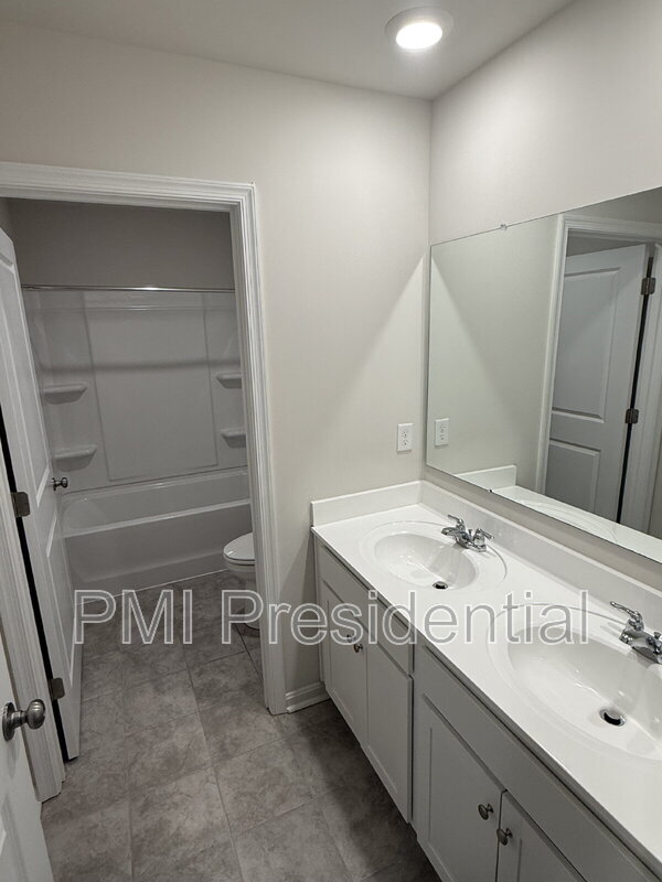 Building Photo - 11075 Chappell Crk Cir