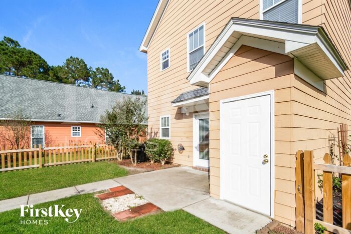 Building Photo - 216 Pimpernel St