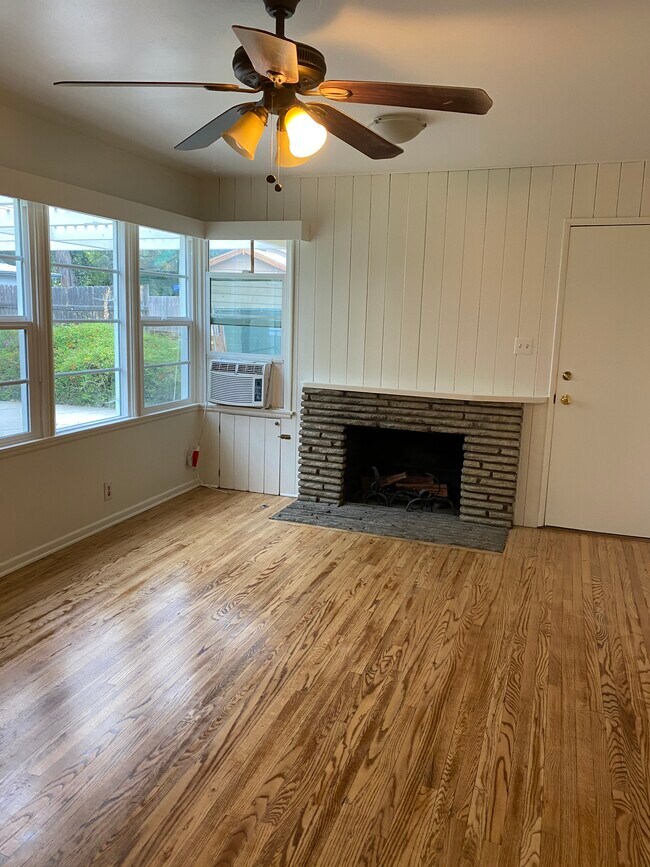 Livingroom - 4531 Mammoth Ave