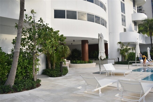 Building Photo - 6365 Collins Ave