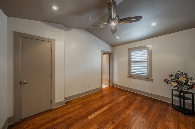 Building Photo - 6350 Oriole Dr