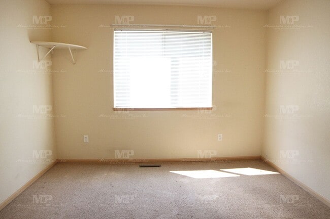 Building Photo - 2036 Glenmoor Dr