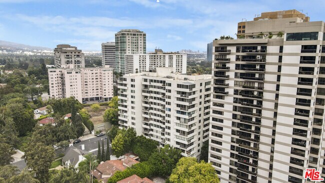 Building Photo - 10433 Wilshire Blvd