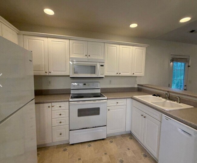 Building Photo - 129 S.Palms Drive