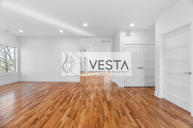 Building Photo - 510 Deaverview Rd