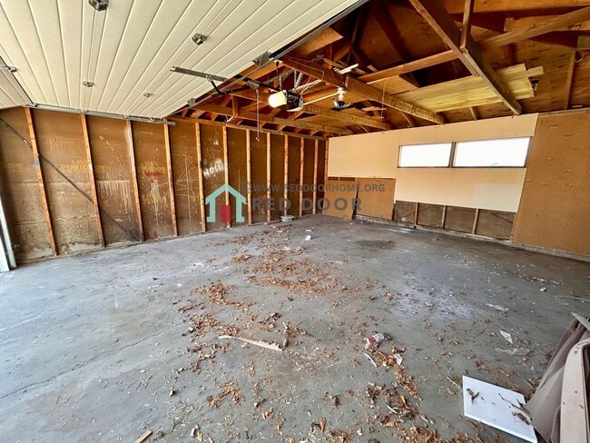 Building Photo - 5-bedroom, 2-bathroom house offers the perfect blend of comfort and functionality
