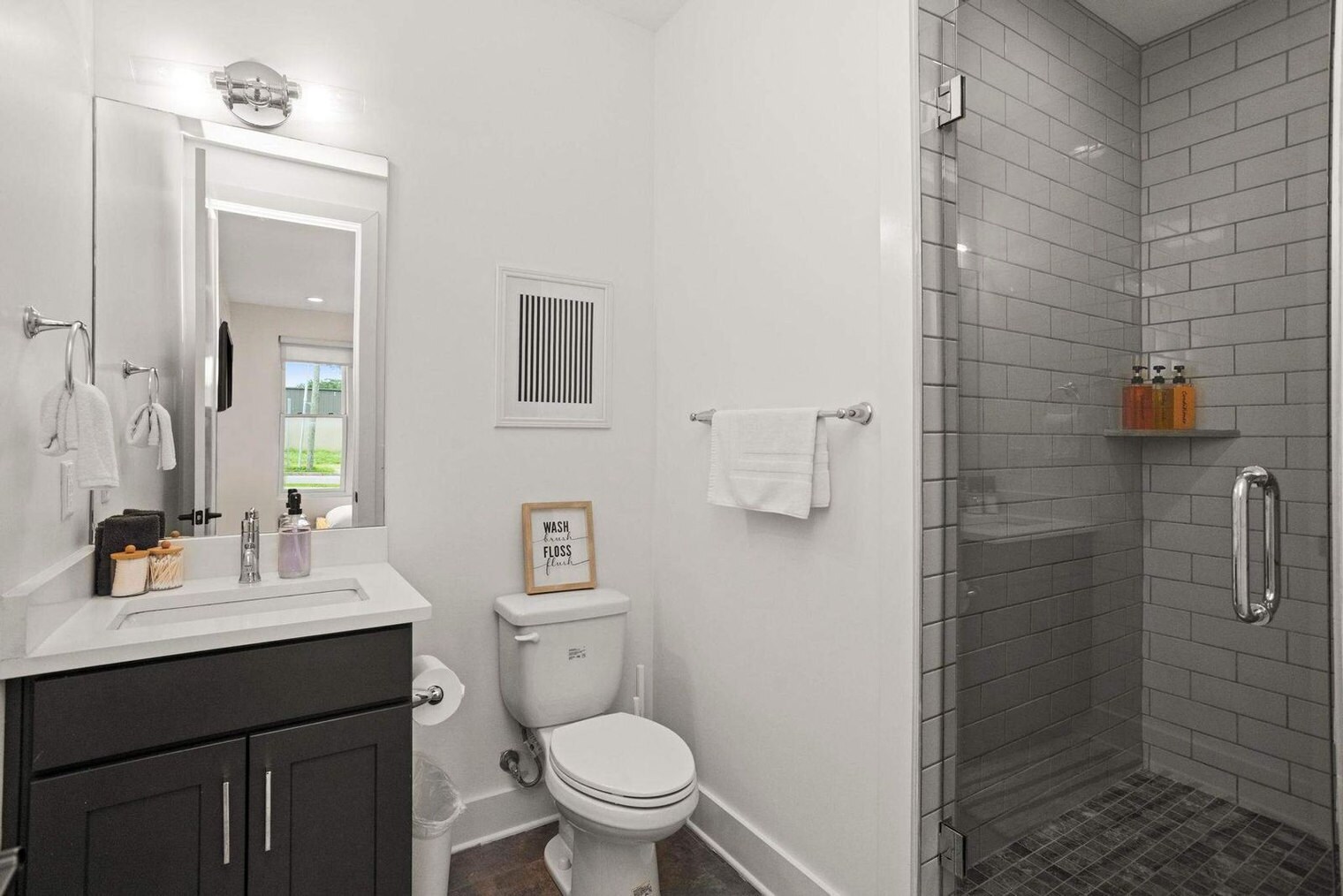 Building Photo - 770 E Argyle Ave