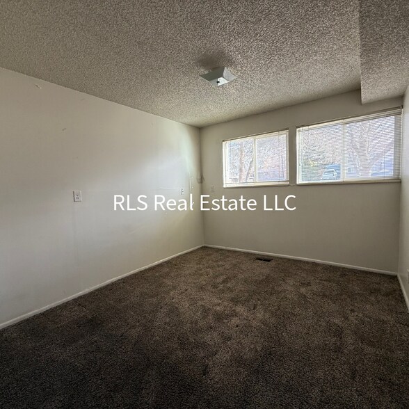 Building Photo - 8668 S 1500 E