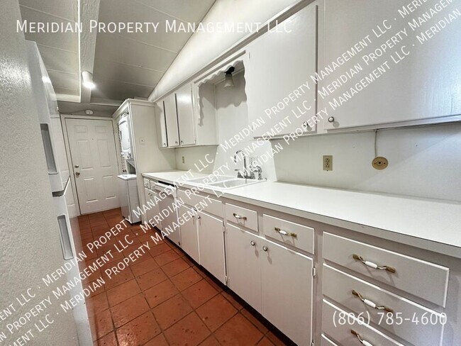 Building Photo - 2003 32nd-A