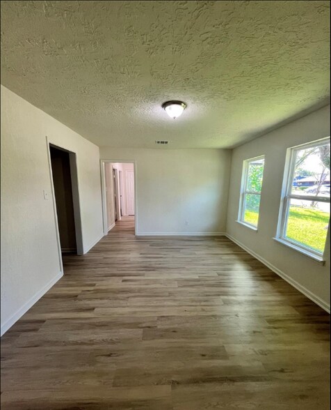 Building Photo - 5915 Beldart St