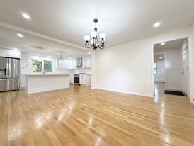 Building Photo - 5 Middle St