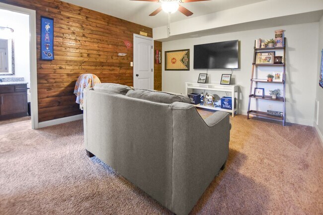 Building Photo - Pet Friendly Four Bedroom with Basement in...