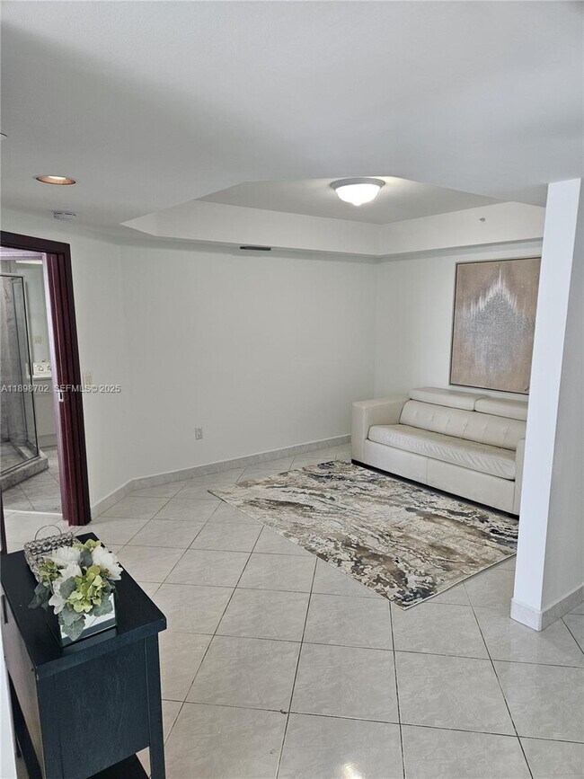 Building Photo - 16400 Collins Ave