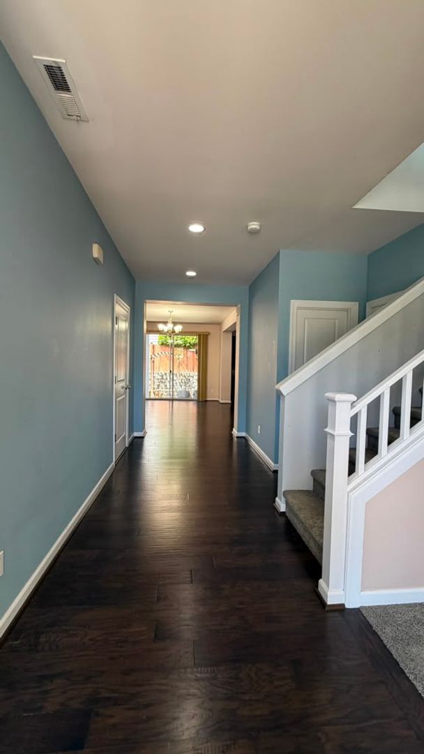 Building Photo - Spacious 4-Bed Home with Loft & Covered Patio in North Creek