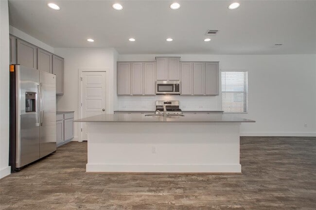 Building Photo - 620 Golden Glory Rd