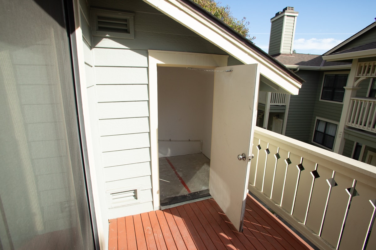 Balcony Storage - 202 Shoreline Ct