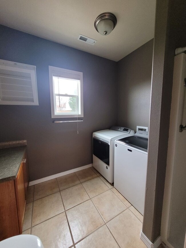 Building Photo - Well Maintained Family Home in Clarkston Heights