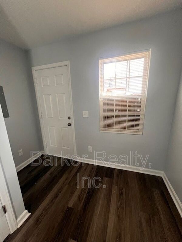 Building Photo - 1602-C Pender Street