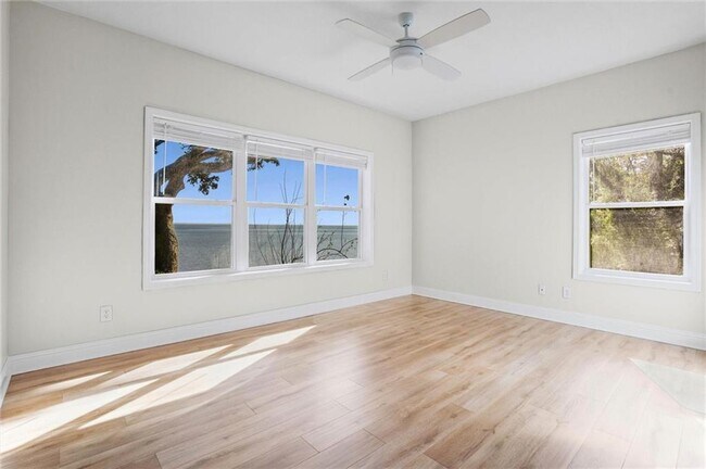 Building Photo - 3917 Bayfront Rd