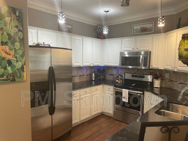 Building Photo - 20598 NE Shore View Dr