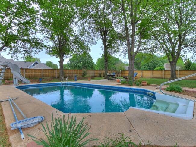 Building Photo - This stunning 4-bedroom, 3.5-bathroom home...