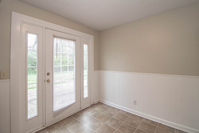 Building Photo - 812 Golf View Pl