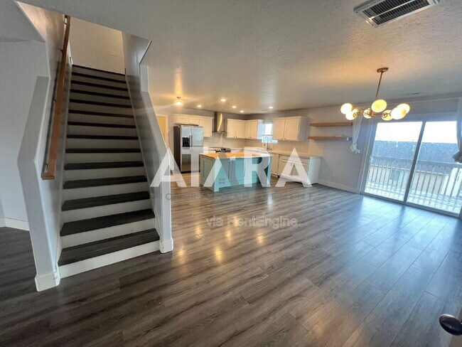 Building Photo - 258 Kestrel Dr