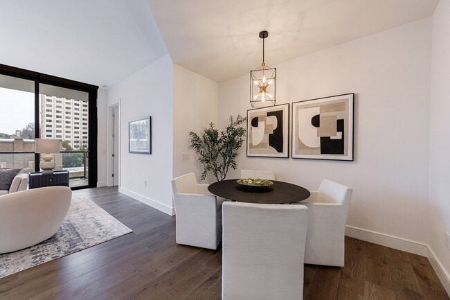 Building Photo - 2425 Peachtree Rd NE