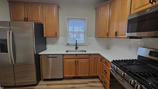 Building Photo - Bright & Spacious Home in Fredericksburg!
