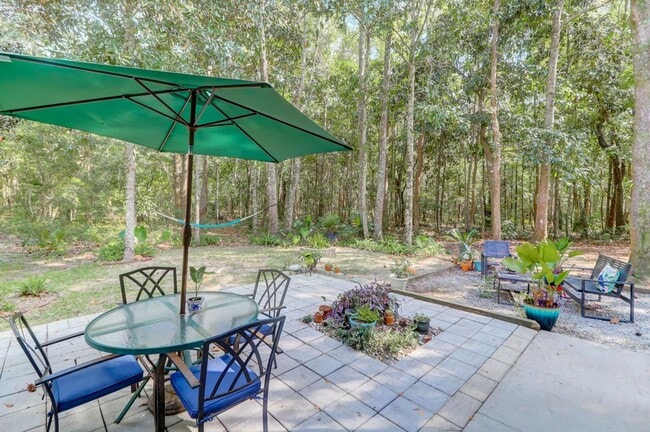 Building Photo - Quiet and Serene Johns Island Living