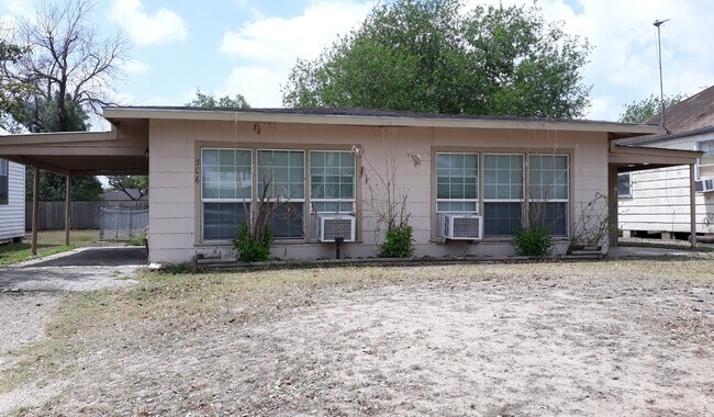 Primary Photo - 306 E Le Roy St