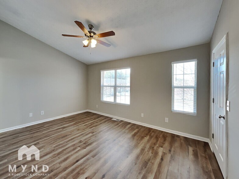 Building Photo - 5757 Strathmoor Manor Cir