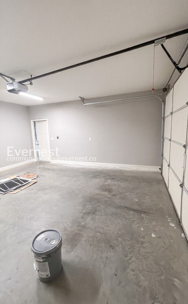 Building Photo - PROMO: 50% off the first month's rent! Adorable 3-Bedroom Home Near Downtown Chattanooga with 2-c...
