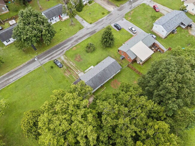 Building Photo - "Charming 3-Bedroom Retreat with Spacious Living in Murfreesboro!"