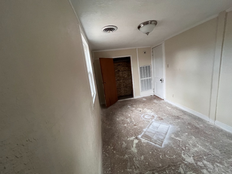 Building Photo - 106 Elmwood St