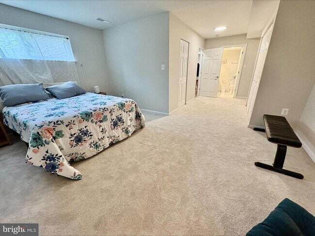 Building Photo - 9 Silverwood Cir