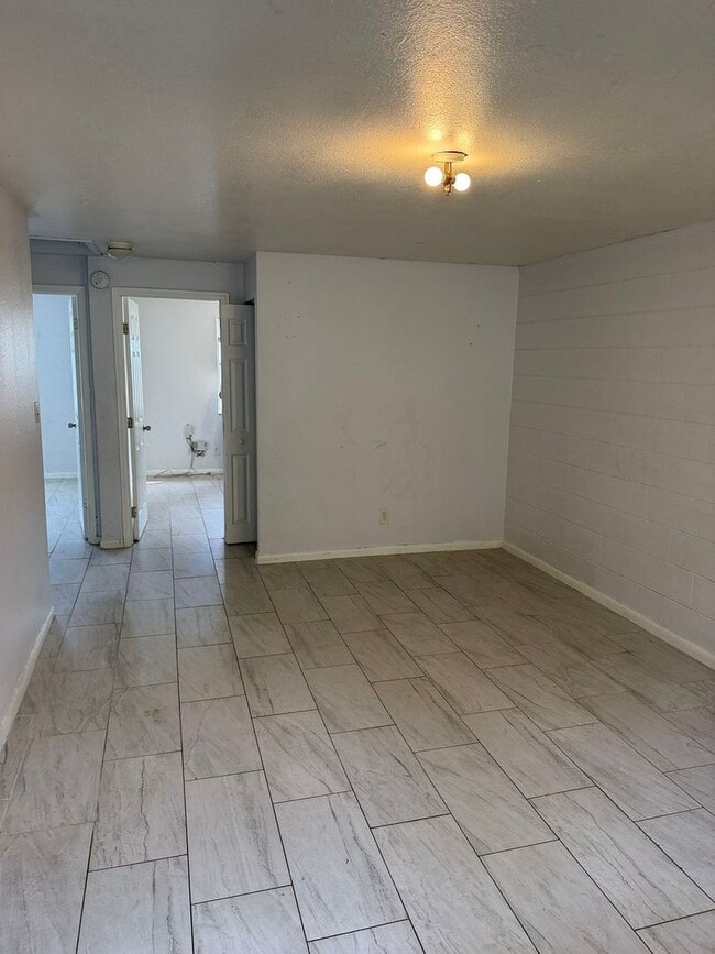 Building Photo - 8105 N Klondyke St