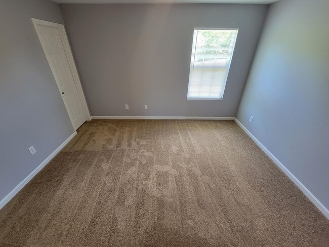 Building Photo - Stunning 4-Bedroom Home for Rent – Availab...
