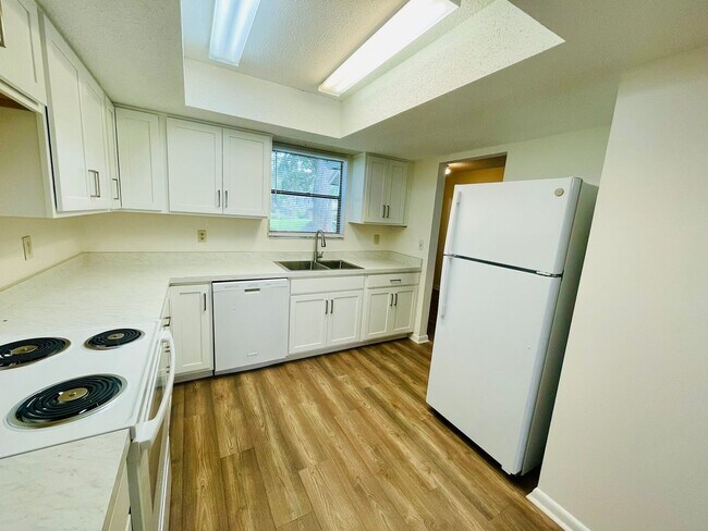 Building Photo - Townhome in Ormond Beach