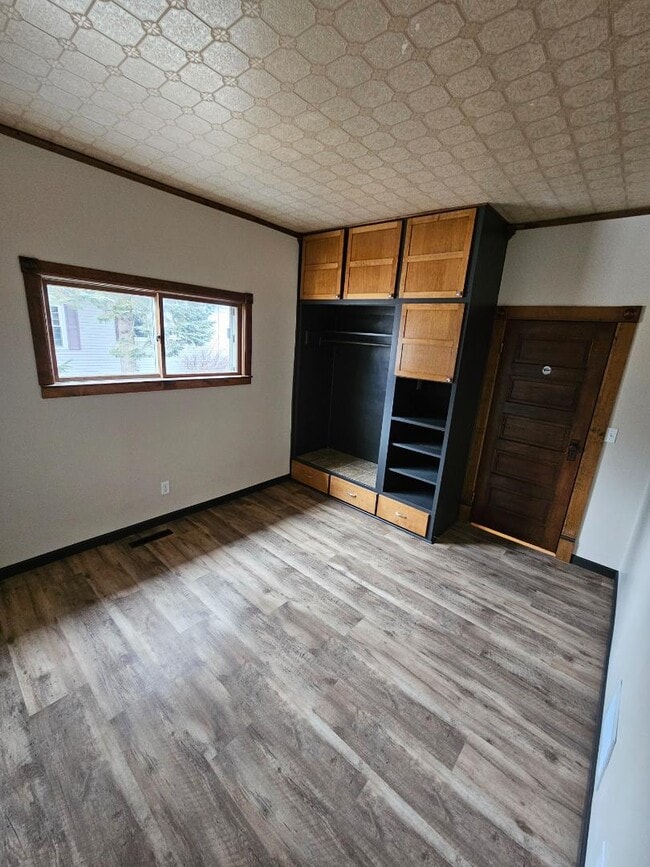 Building Photo - 316 E Walnut St