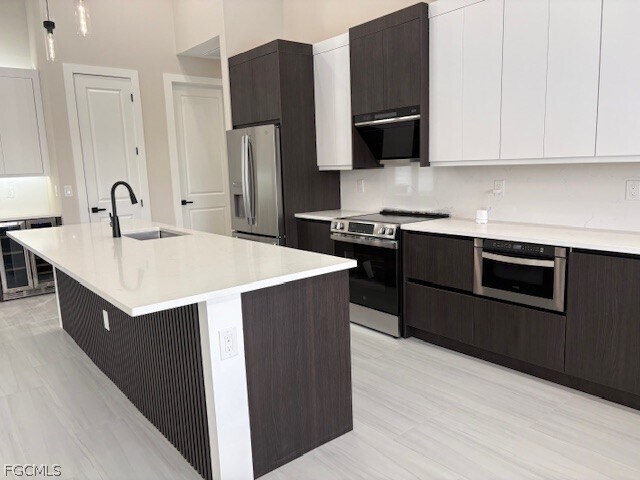 Building Photo - 102 NE 8th Pl