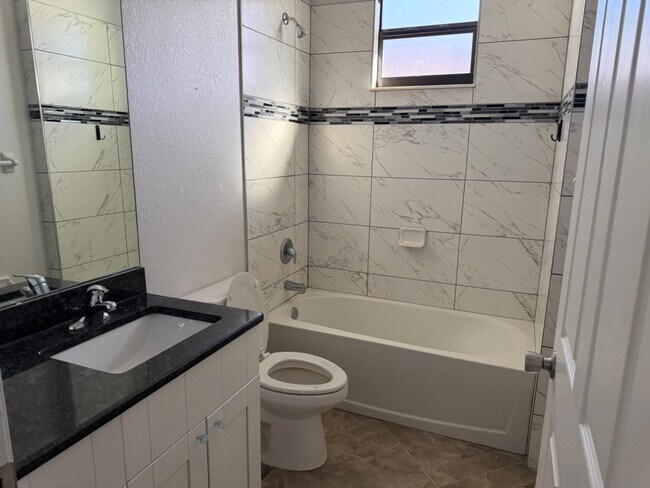 Building Photo - 356 Hermosa Ave