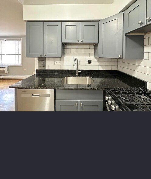 Building Photo - 1515 W Morse Ave