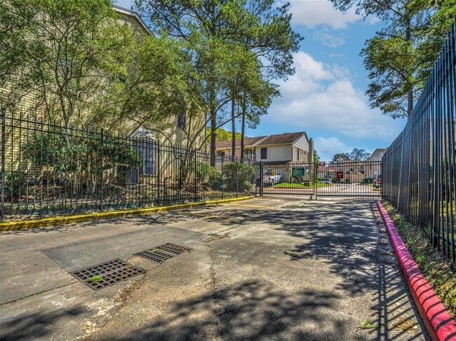 Building Photo - 746 Country Pl Dr