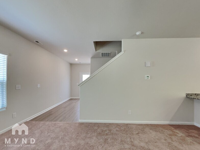 Building Photo - 240 Ivy Bank Dr