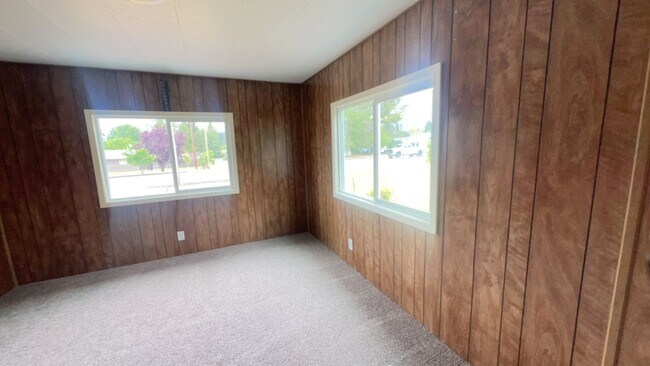Building Photo - 829 W Harbeck Rd